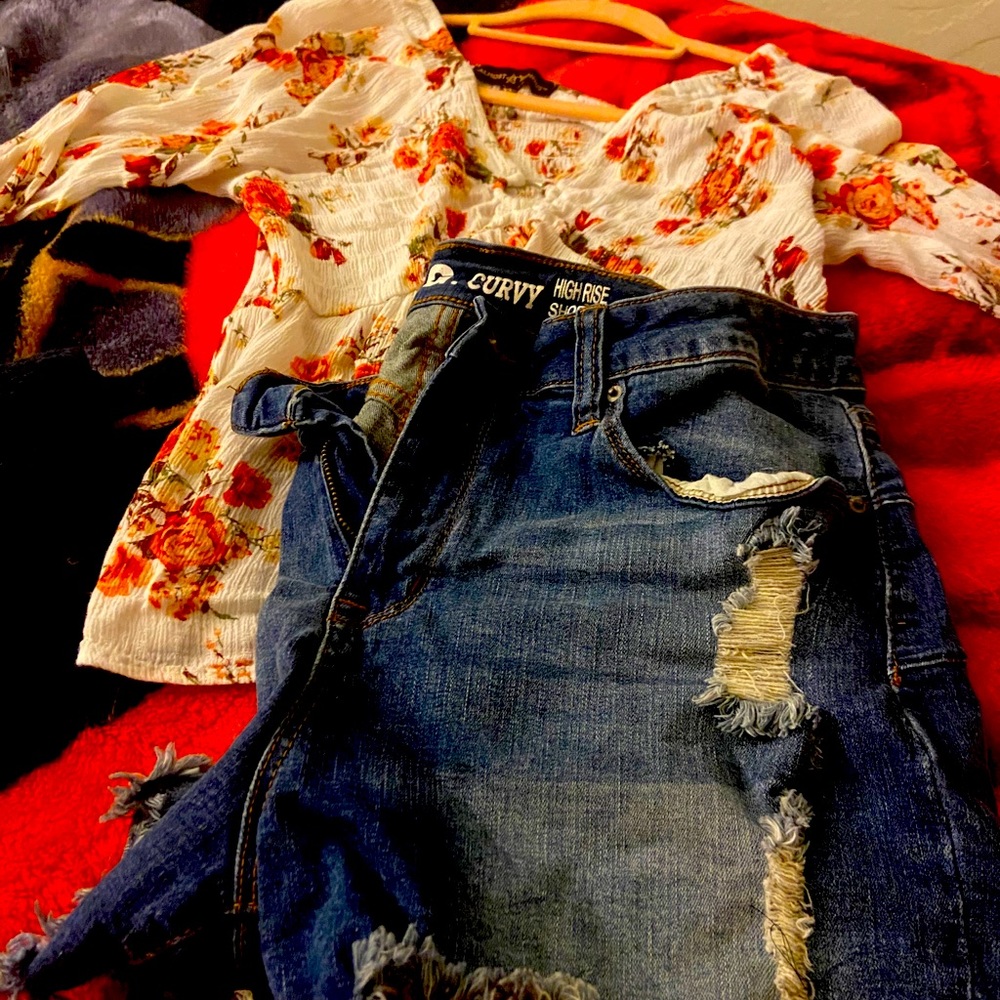 Cute flowered top with shorts